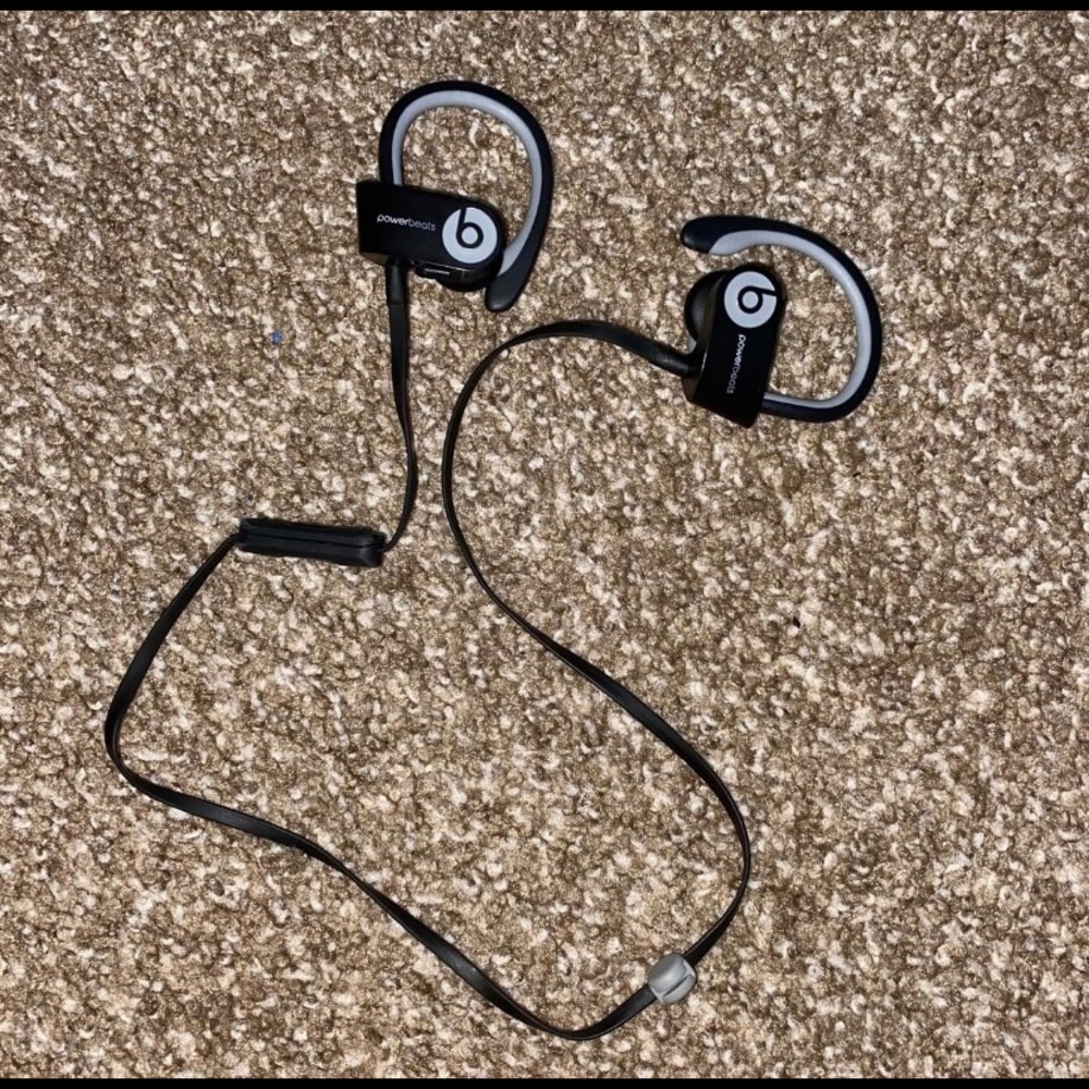 Wireless earbuds